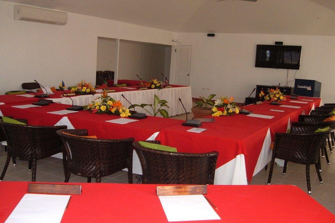 Dickenson Bay Trade Winds Hotel מראה חיצוני תמונה