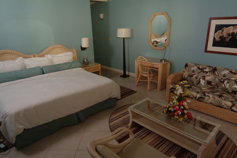 Dickenson Bay Trade Winds Hotel מראה חיצוני תמונה